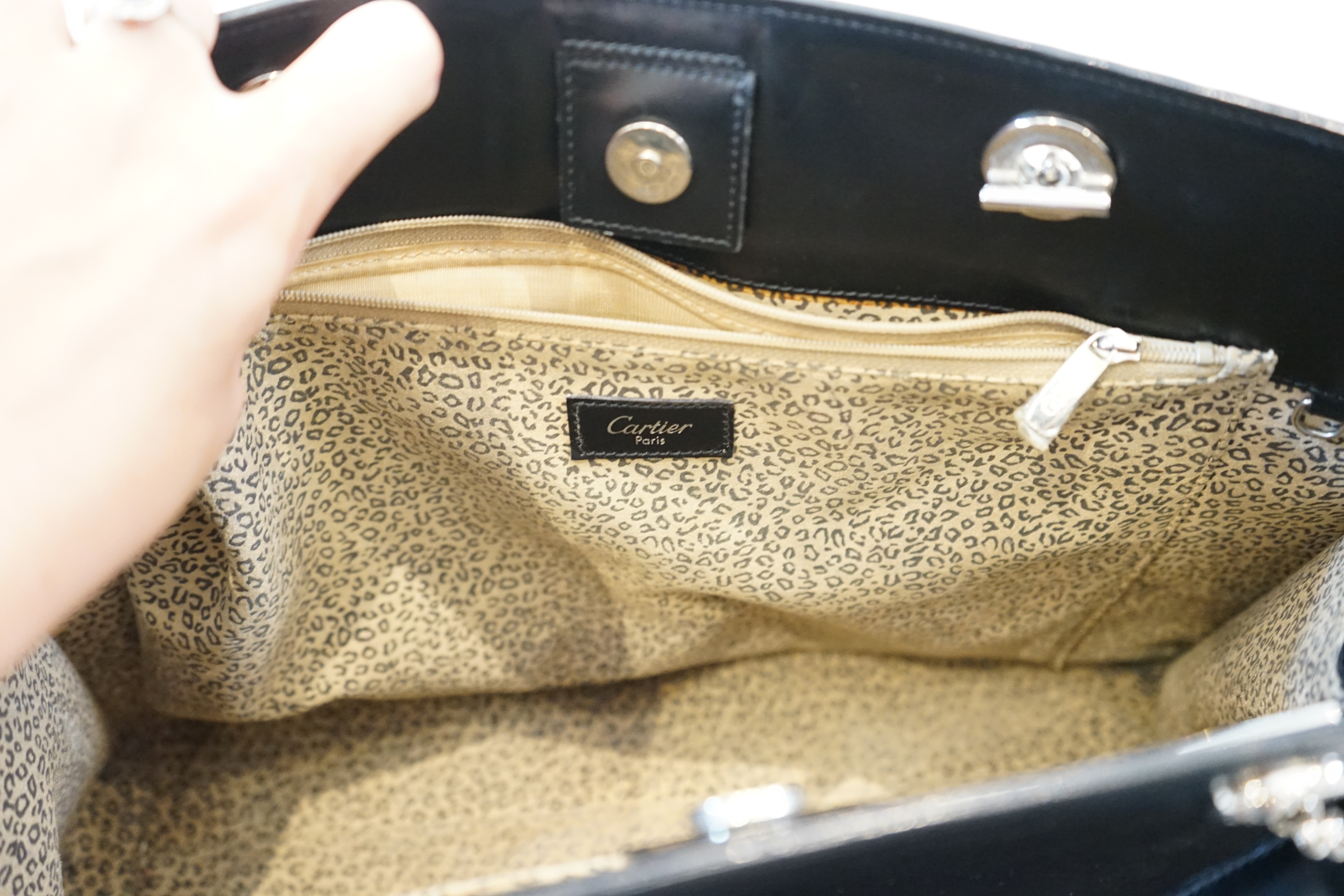 A Cartier Panthère shopping bag in black leather, width 37cm, depth 13cm, height 28cm